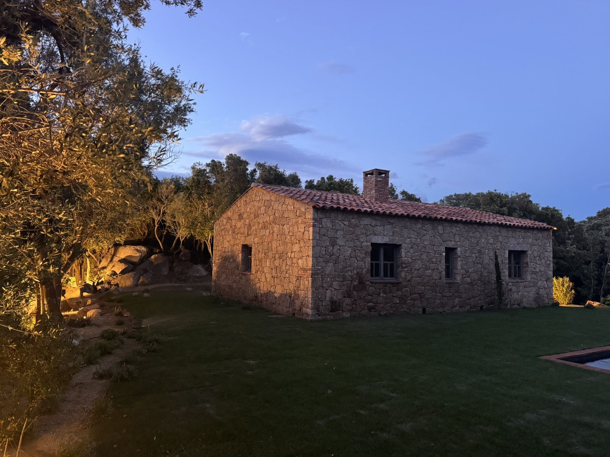 Villa Genovese entre rochers granitiques et maquis corse